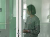 Оголосили вирок екссекретарці Деснянського райсуду в Чернігові, яка знімала відео біля могил військових на “Яцево”