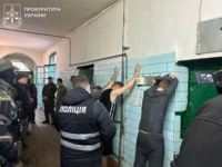 Троє ув’язнених Чернігівського СІЗО ошукали військовослужбовців та літніх людей
